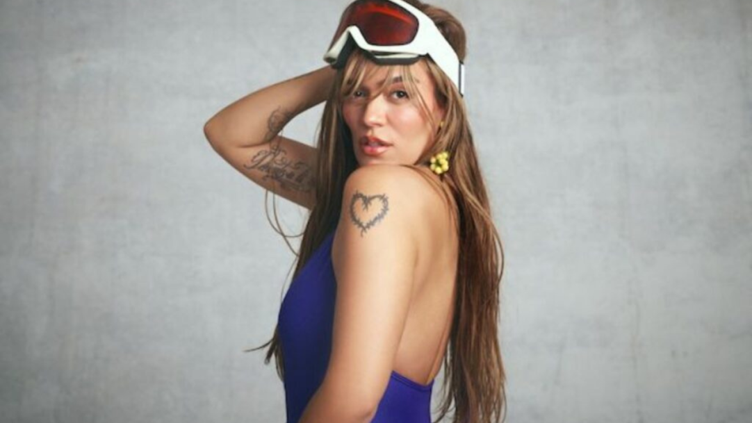 Karol G revela novo álbum e mergulha na cultura latina com “Tropicoqueta”