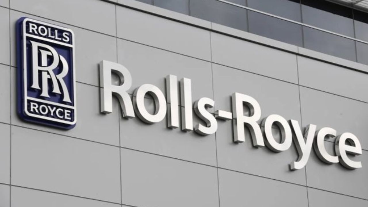 Imagem mostra logo da Rolls Royce em uma de suas sedes no mundo |
Reprodução/X/@WallStreetMav