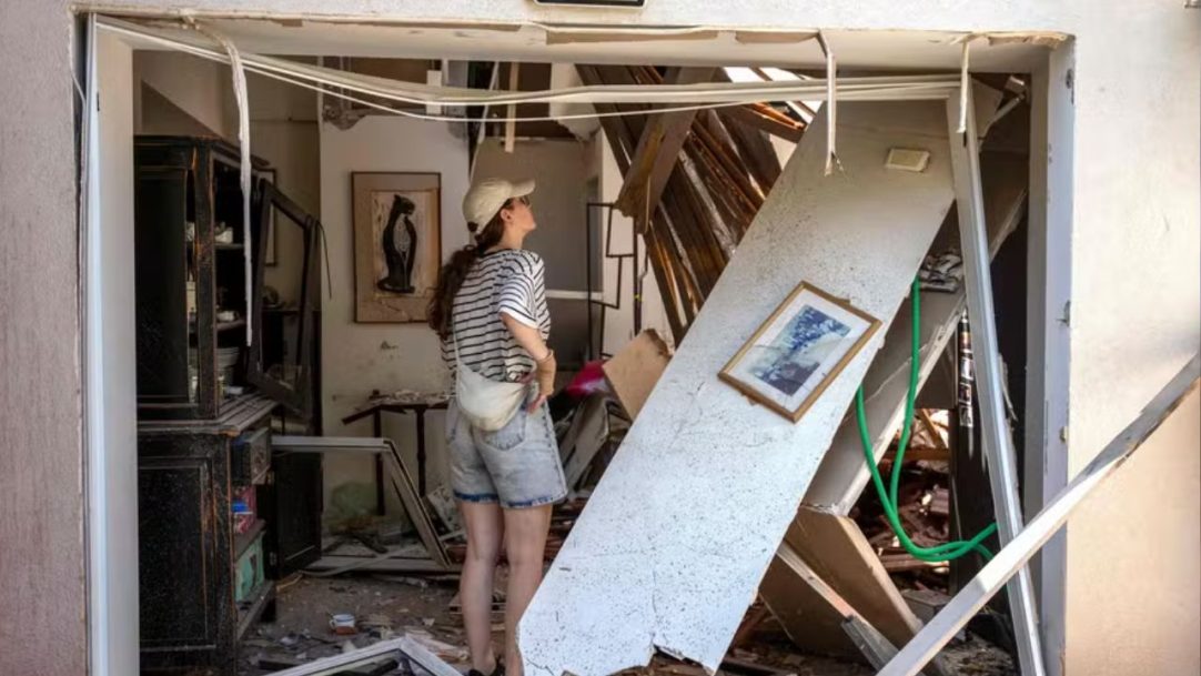 Após ataques dos EUA Irã lança mísseis contra Israel deixando dezenas de feridos