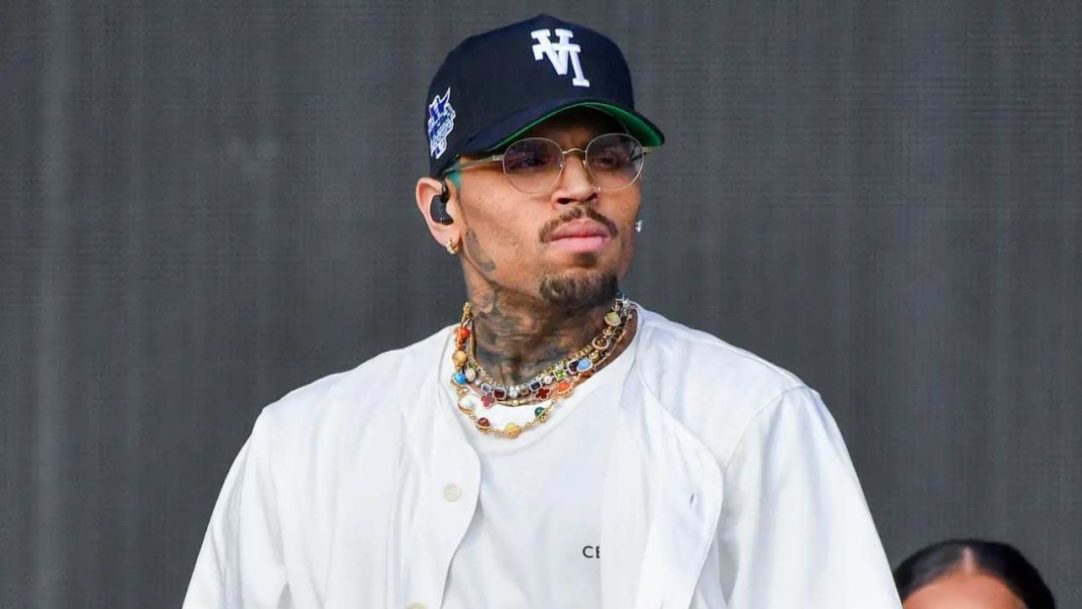 Chris Brown responde na Justiça britânica por agressão em boate