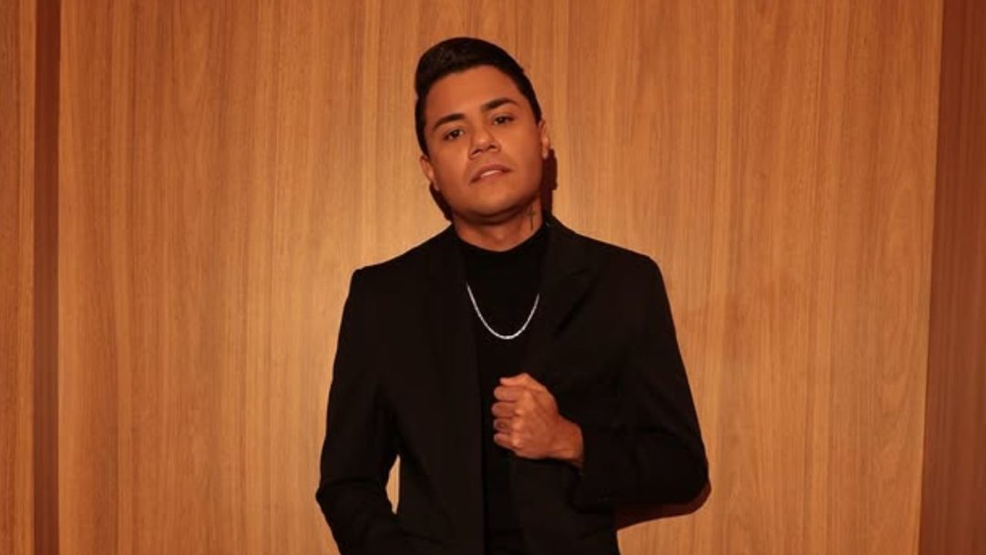 Felipe Araujo se emociona ao lembrar dos 10 anos sem o irmão