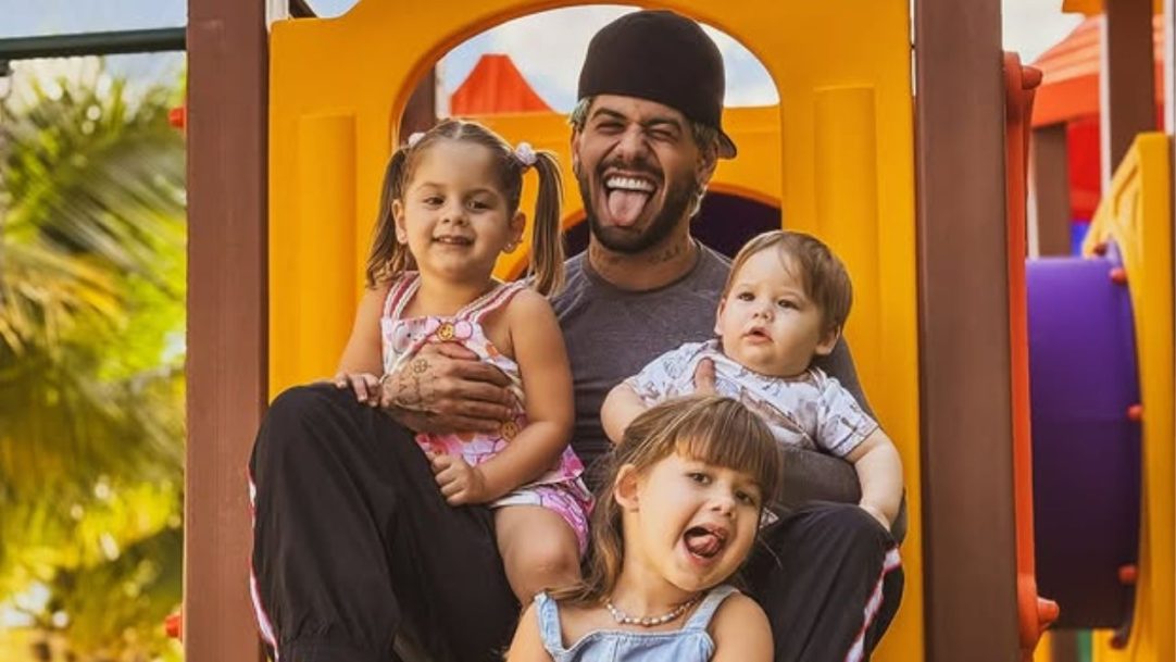 Zé Felipe comemora dias de descanso com os seus três filhos