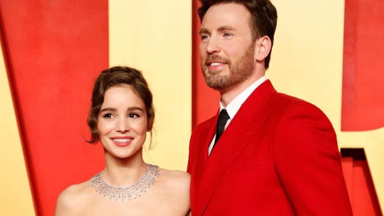 Casal Alba Baptista e Chris Evans | Reprodução/Instagram/@penshotpublications
