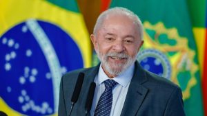 Lula pede para STF suspender processos relacionados ao INSS