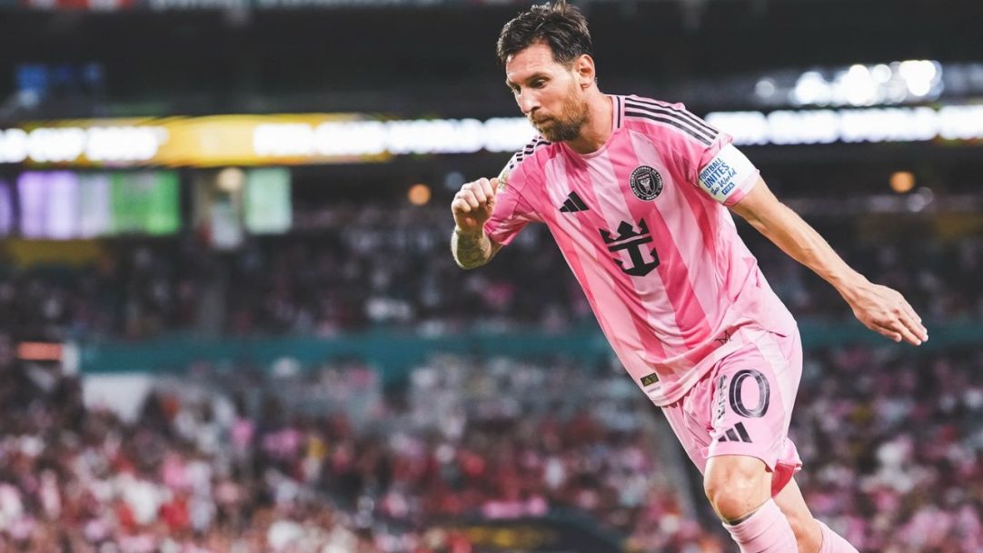 Messi se encontra com Roberto Baggio e italiano dá presente ao argentino