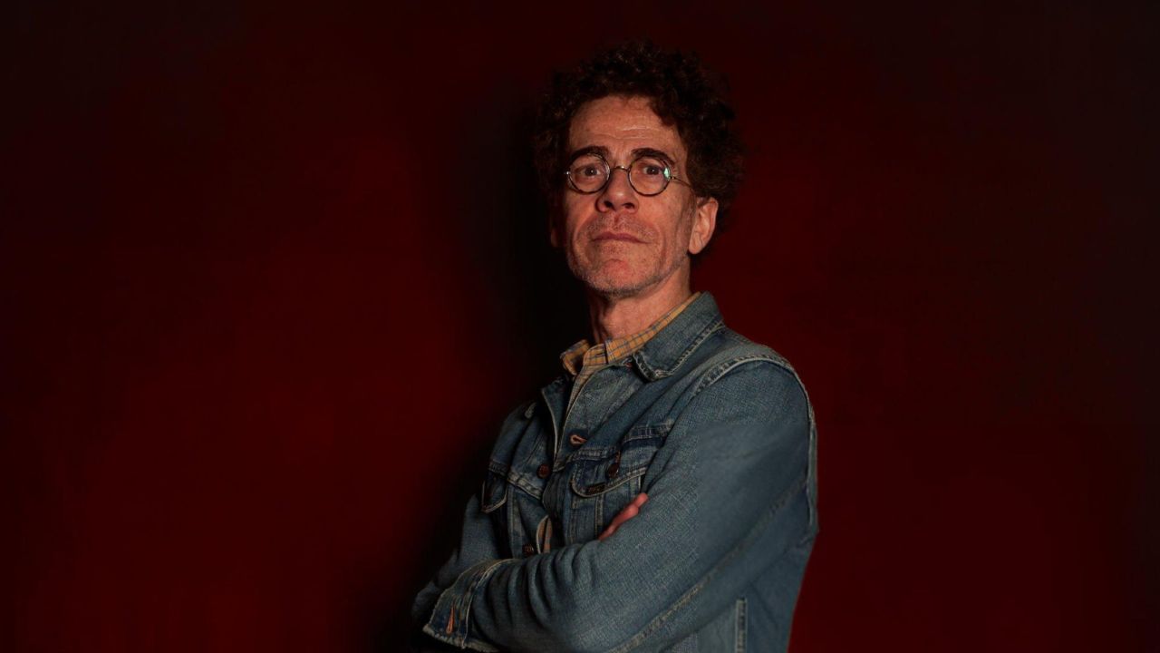 Nando Reis em conferência na espanha | Reprodução/Europa Press News/Getty Images Embed