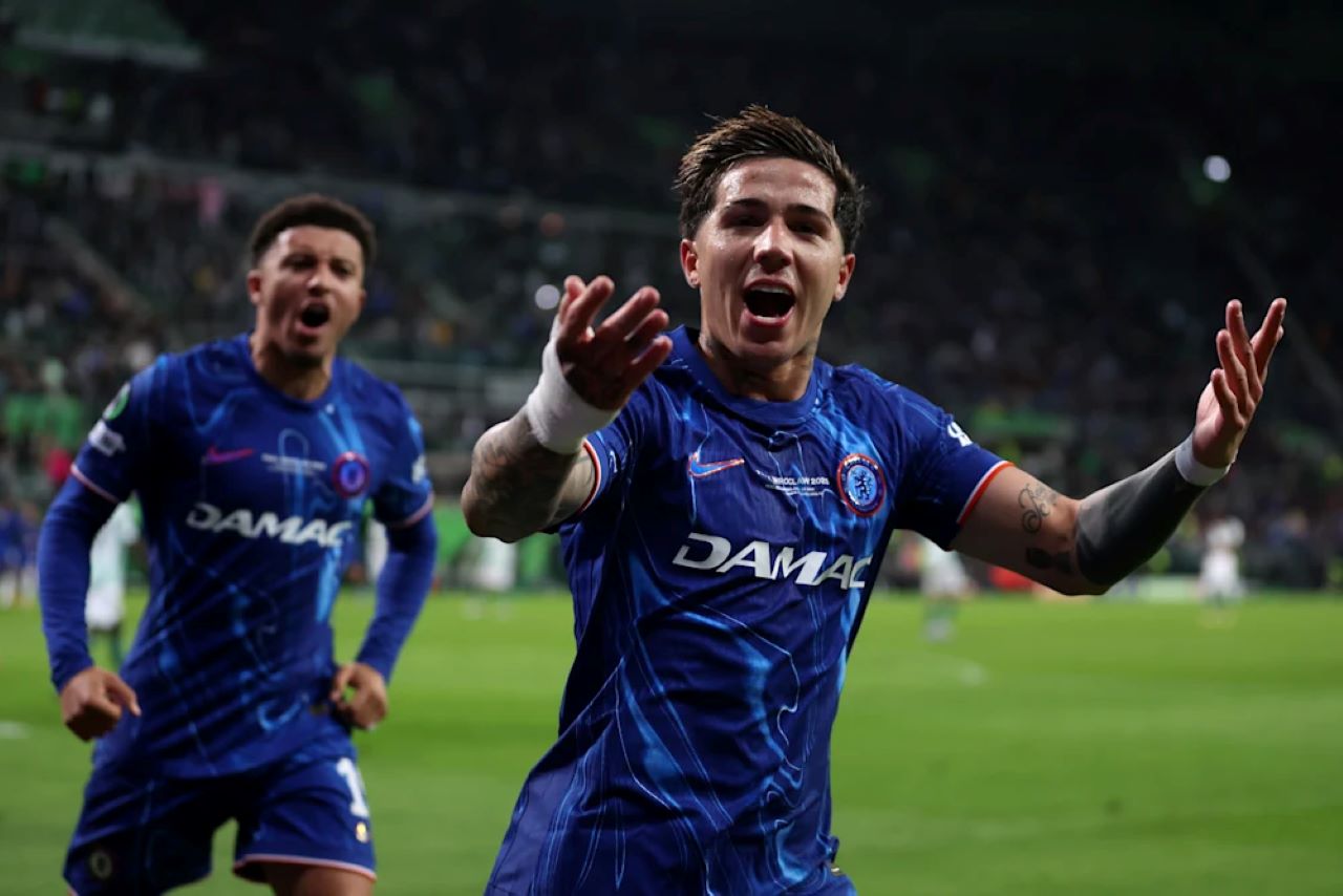 Enzo Fernandez após empatar o jogo durante a final contra o Real Betis