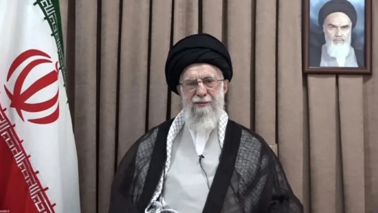 Khamenei | Reprodução/Instagram/@filosofiaolavete