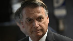 Bolsonaro passa mal e suspende agenda em Goiás