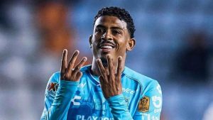 John Kennedy mira em grande atuação em jogo contra Real Madrid