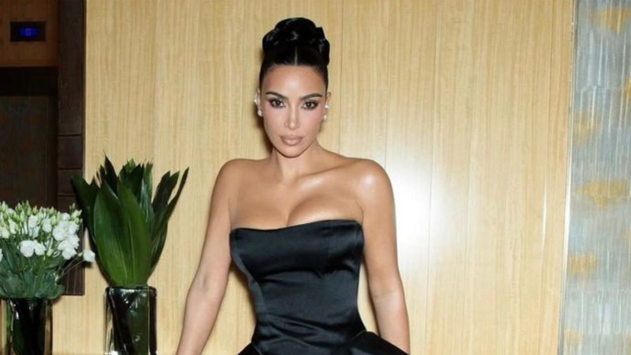 Kim Kardashian usa um novo troque de maquiagem| Reprodução/Instagram/@kimkardashian