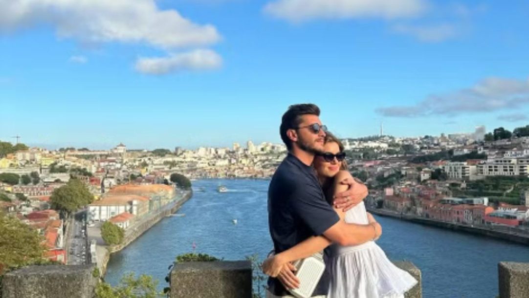 Camila Queiroz celebra aniversário de Klebber Toledo