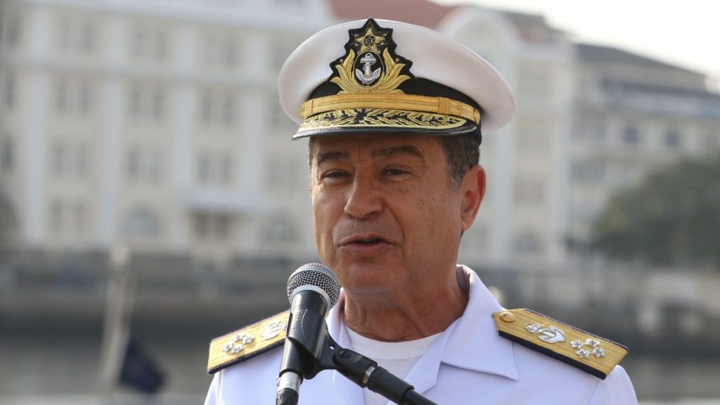 Ex-comandante da Marinha nega ter colocado tropas à disposição de Bolsonaro em depoimento ao STF