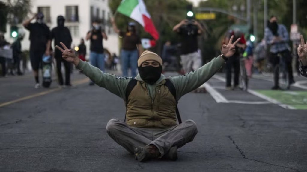 Após cinco dias de protestos, prefeita de Los Angeles decreta toque de recolher