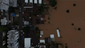 Rios voltam a transbordar e alagam cidades do RS após novas chuvas