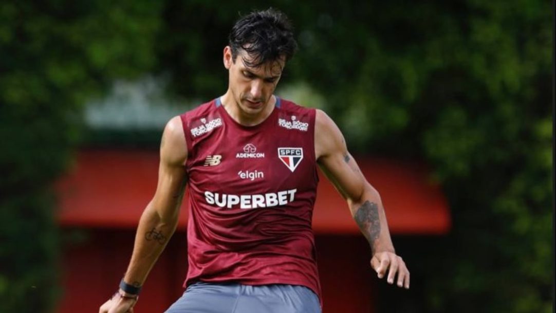 Elenco do São Paulo antecipa retorno aos treinos e surpreende comitiva