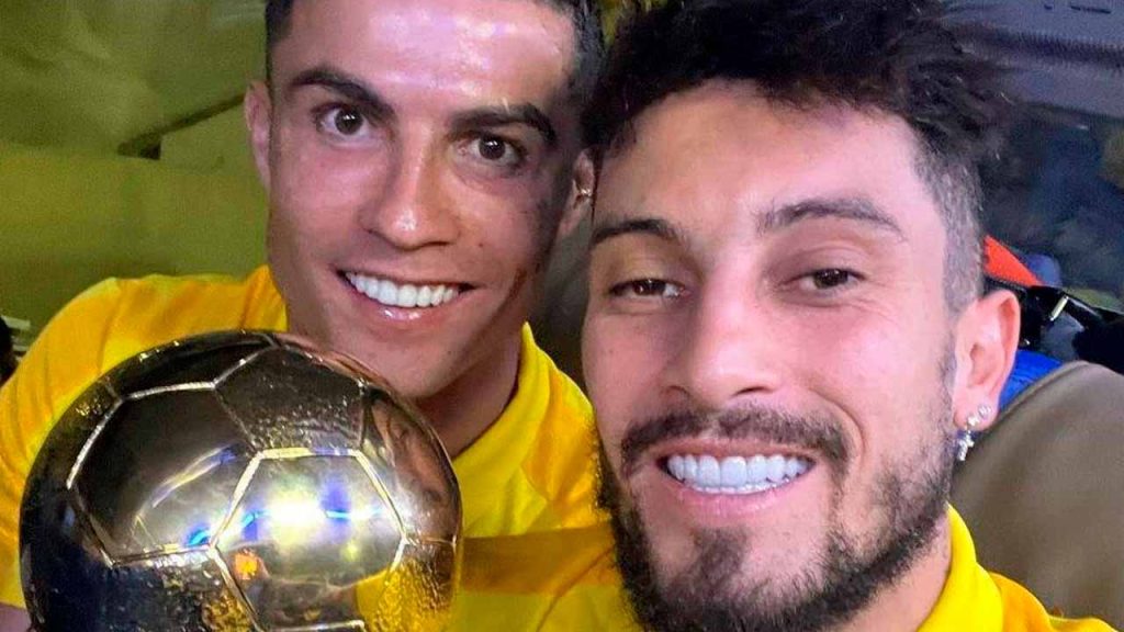 Alex Telles admite ter convidado Cristiano Ronaldo para jogar no Botafogo