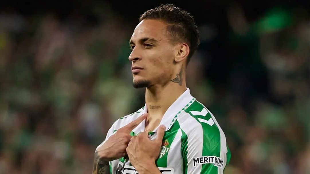 Antony pode deixar o Manchester United após boa fase no Betis