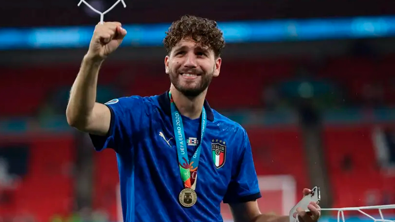 Manuel Locatelli celebra conquista da Euro 2020 | Reprodução/Carl Recine/AFP