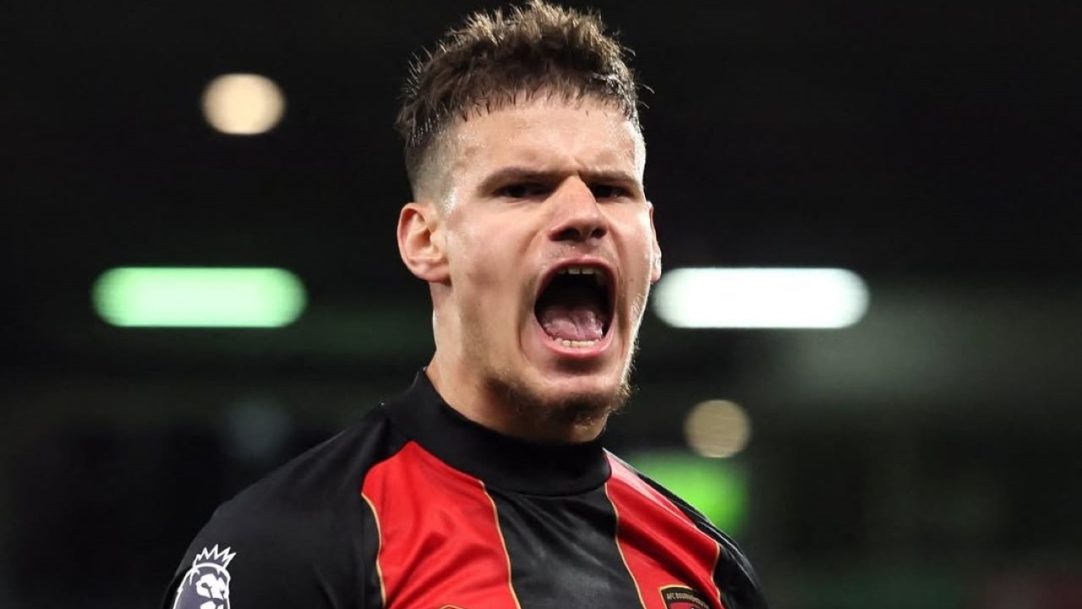 Milos Kerkez é contratado pelo Liverpool após destaque na Premier League