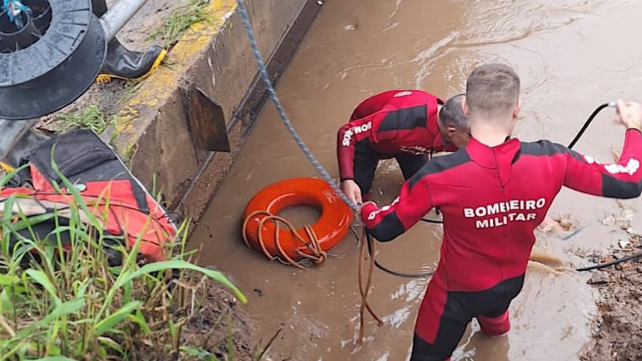 Bombeiros atuam no resgate e apoio à população no RS | Reprodução/Instagram/@governo_rs |