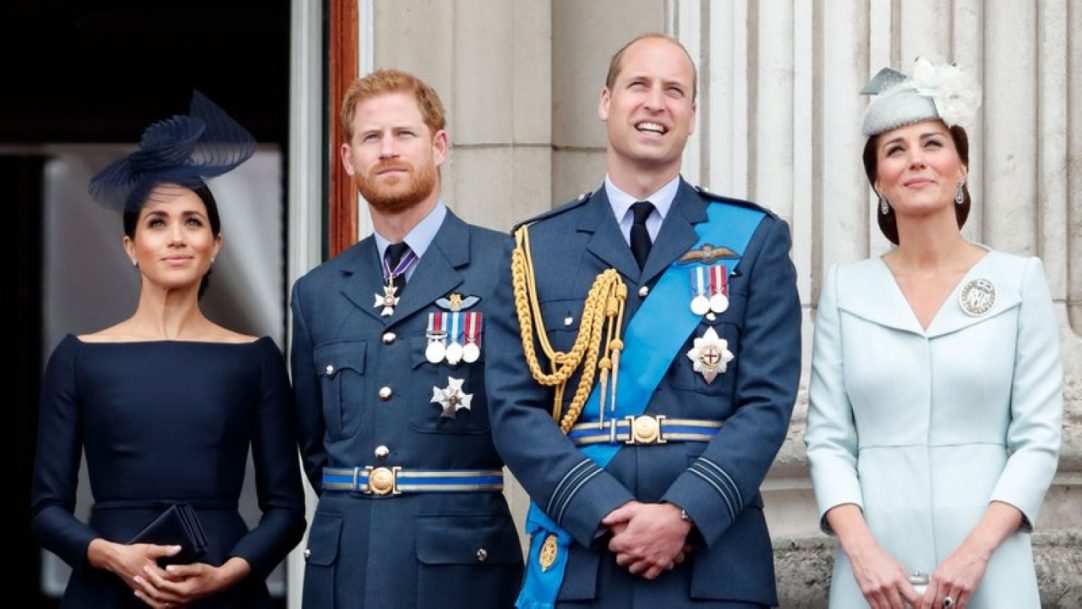 Príncipe William adota postura para lidar com irmão Harry