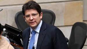 Senador colombiano Miguel Uribe é baleado durante evento de campanha em Bogotá