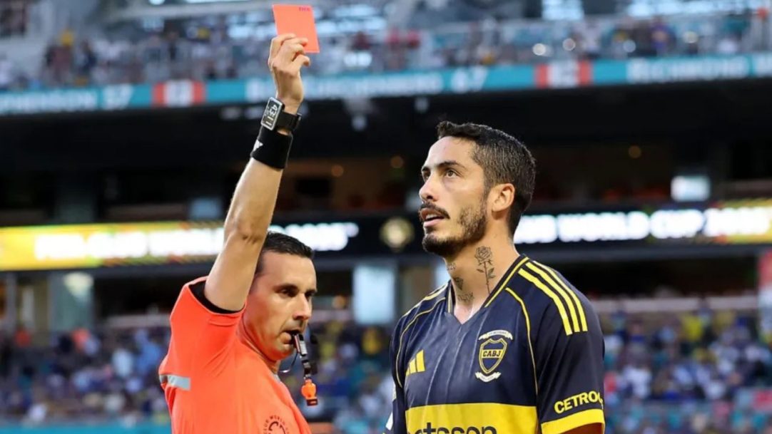 Dois jogadores do Boca Juniors são suspensos por quatro jogos após expulsão
