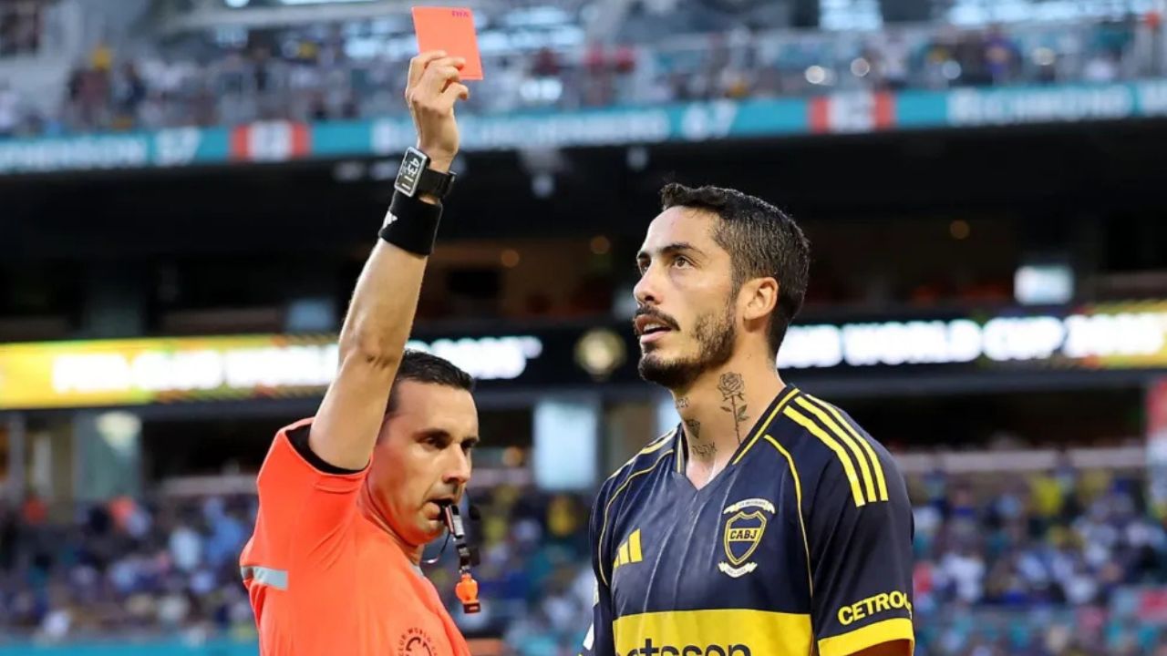 Nicolás Figal foi expulso ao fim da partida contra o Benfica | Reprodução/X/@sudanalytics_