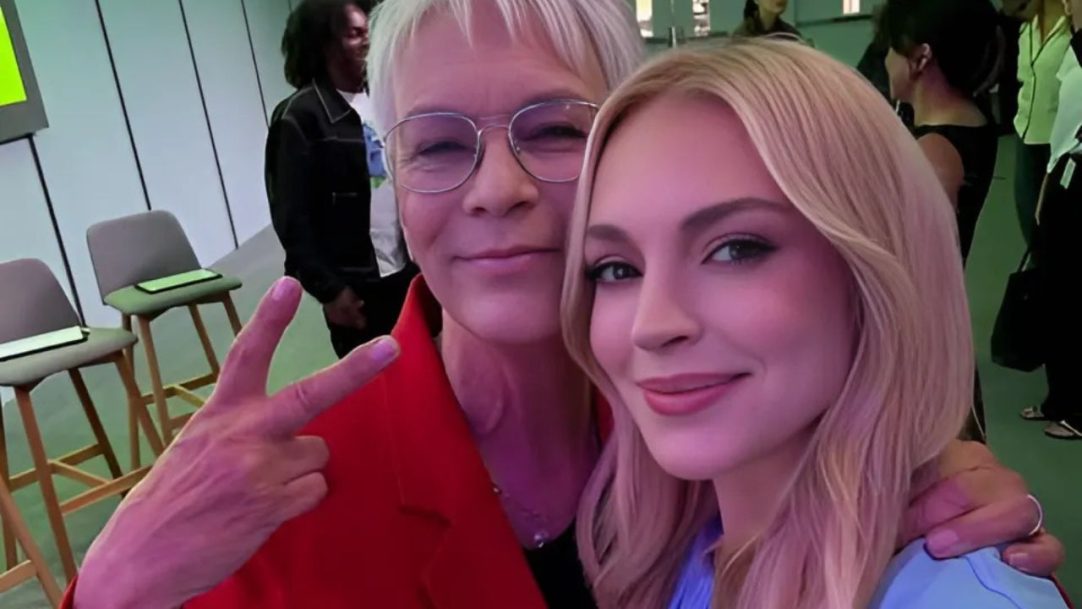 Lindsay Lohan e Jamie Lee Curtis posam nos bastidores de “Uma Sexta-feira Mais Louca Ainda”
