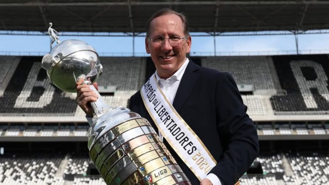 Textor procura novo técnico e amplia lista de trocas no Botafogo