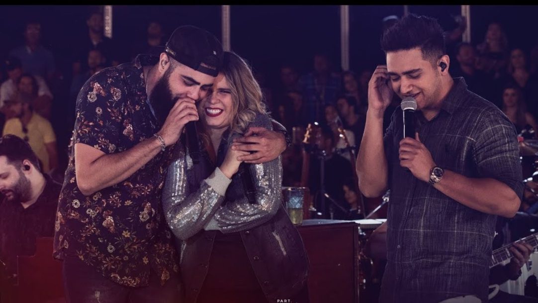 Henrique e Juliano reverenciam Marília Mendonça em show