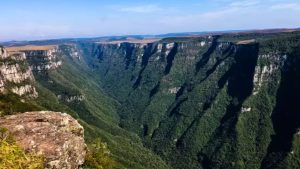 Criança que caiu em cânion no RS é encontrada morta por bombeiros