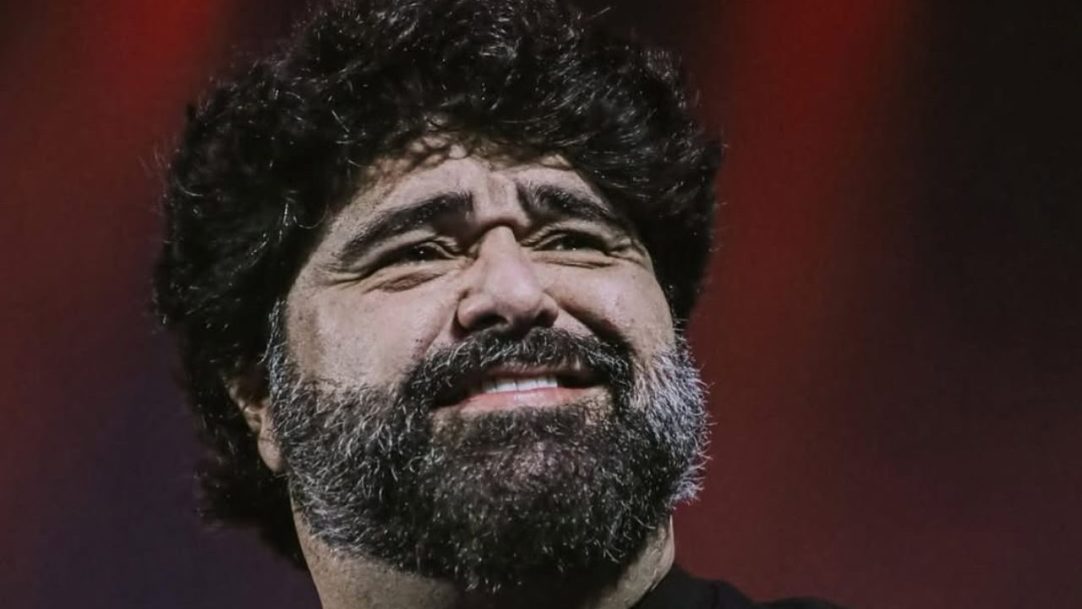 Cantor Fabiano, da dupla com César Menotti, sofre capotamento na BR-040 durante viagem a show no Rio