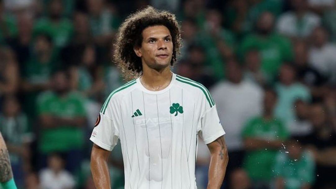 Santos oficializa a contratação do volante William Arão