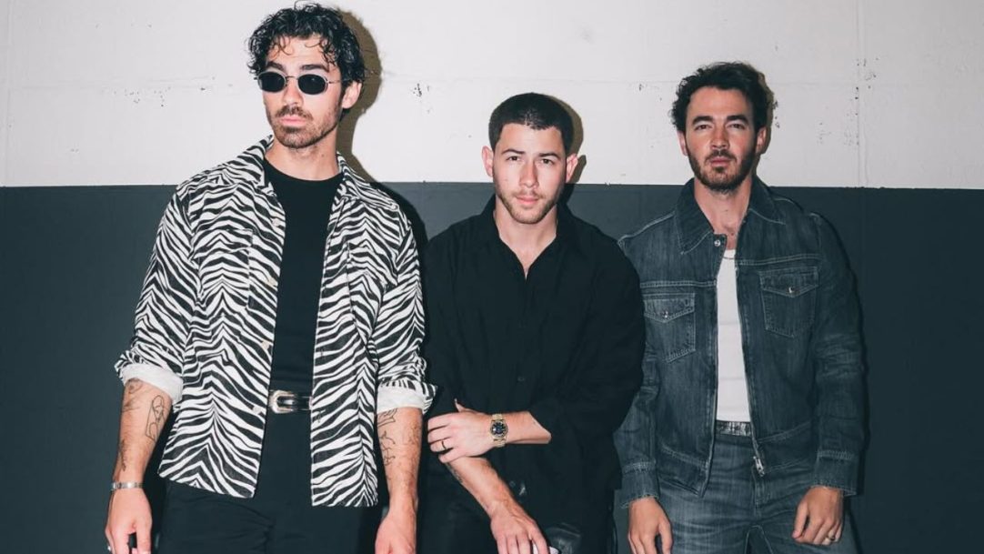 Jonas Brothers explicam os motivos da separação em 2013 e falam sobre recomeço