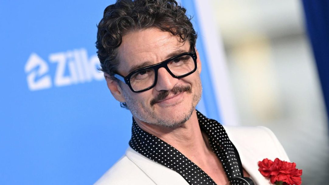 Pedro Pascal adota visual renovado com Tom Ford e se destaca no mundo da moda