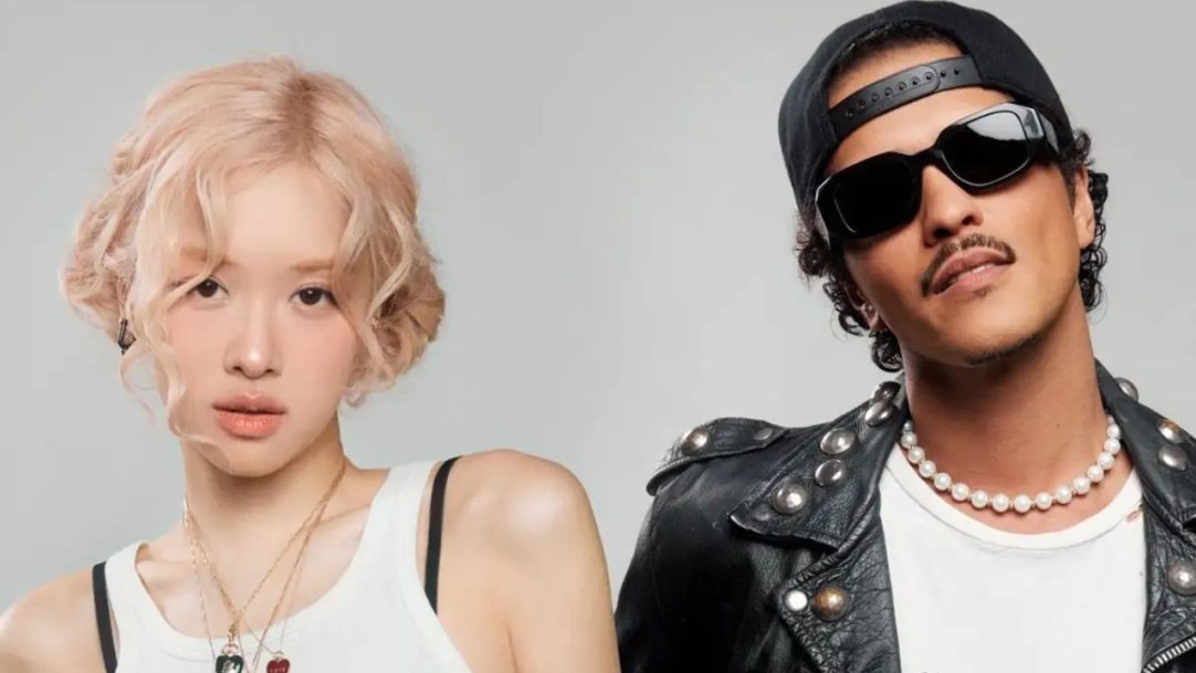 APT: Bruno Mars canta com Rosé em aparição surpresa na turnê do BLACKPINK
