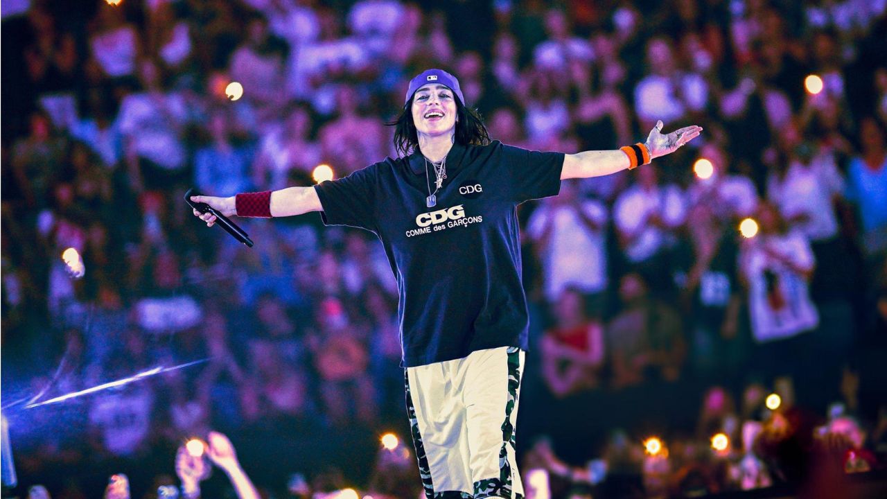 Billie Eilish em palco de show em Londres | Reprodução/Gareth Cattermole/Getty Images Embed