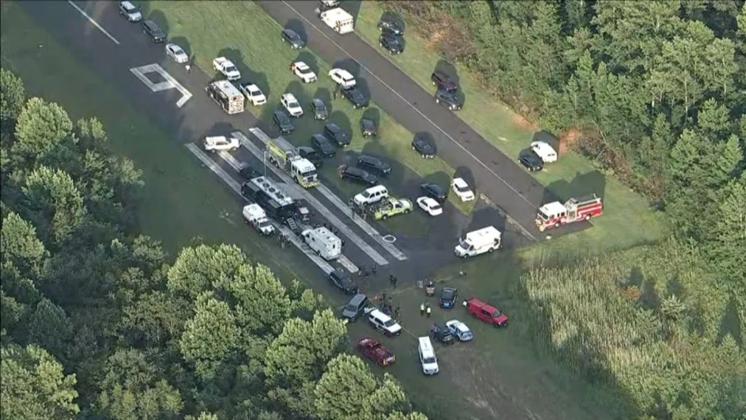 Avião de paraquedismo cai nos EUA com 15 pessoas à bordo