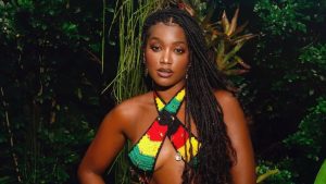 IZA faz mistério sobre novo projeto musical e sugere influência do reggae