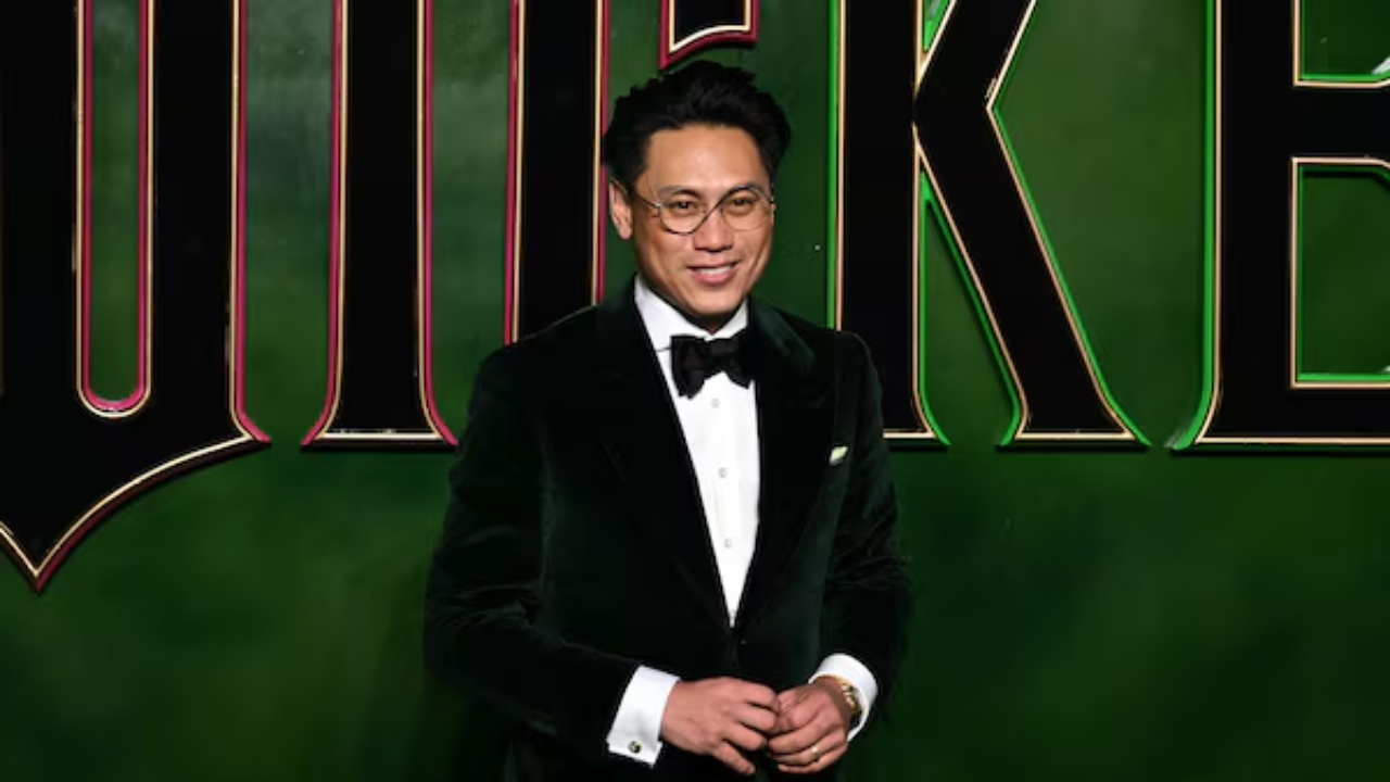 Jon Chu durante o Royal Festival Hall em Londres | Reprodução/Ben Stansall/Getty Images Embed