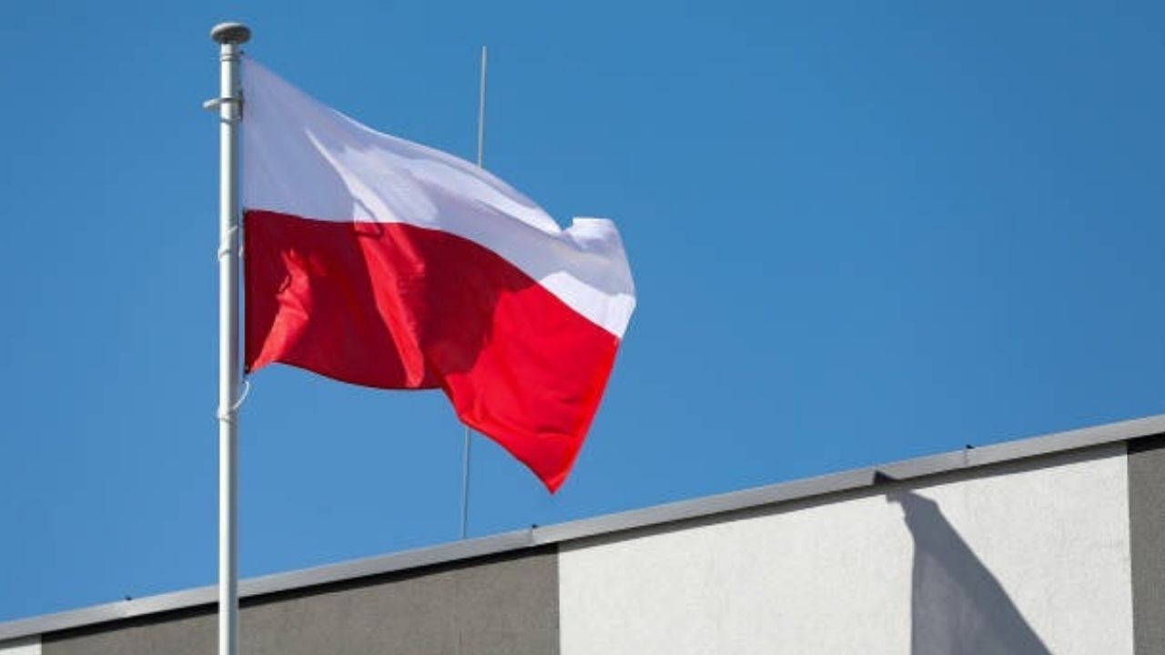 Bandeira da Polonia | Reprodução/NurPhoto/Getty Images Embed