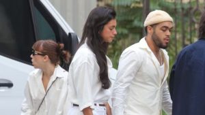 Francisco Gil chega ao velório de Preta Gil e recebe apoio de amigos