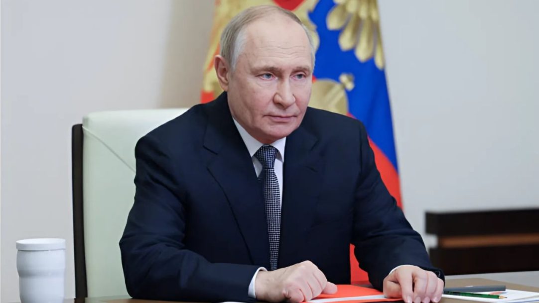 Após conversa com Trump, Putin lança maior ataque aéreo à Ucrânia desde 2022