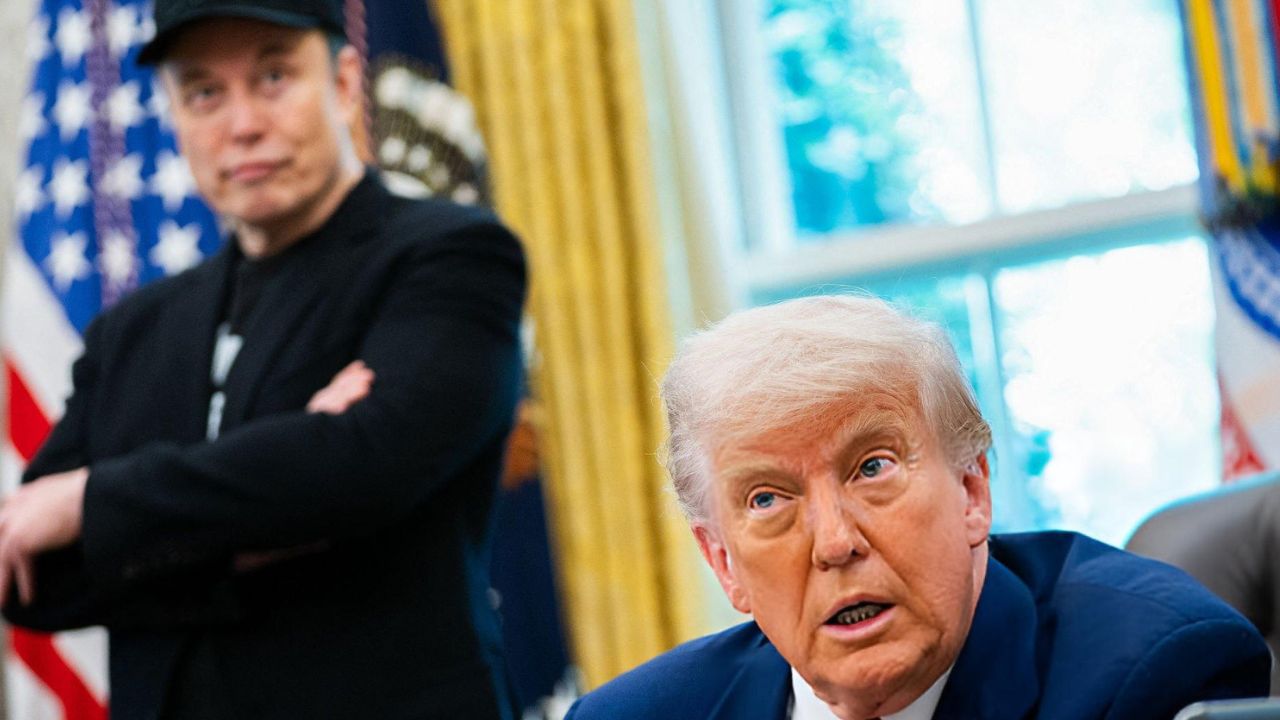 Donald Trump X Elon Musk | Reprodução/	ALLISON ROBBERT/Getty Images Embed