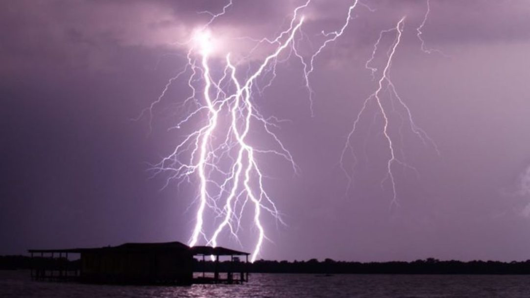 EUA registram o relâmpago mais longo do mundo com 829 km de extensão