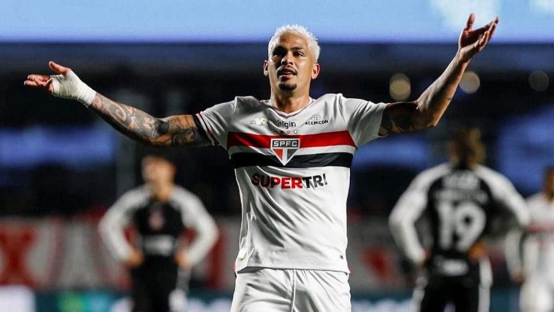 Luciano faz dois gols e São Paulo vence o Corinthians pelo Brasileirão 2025
