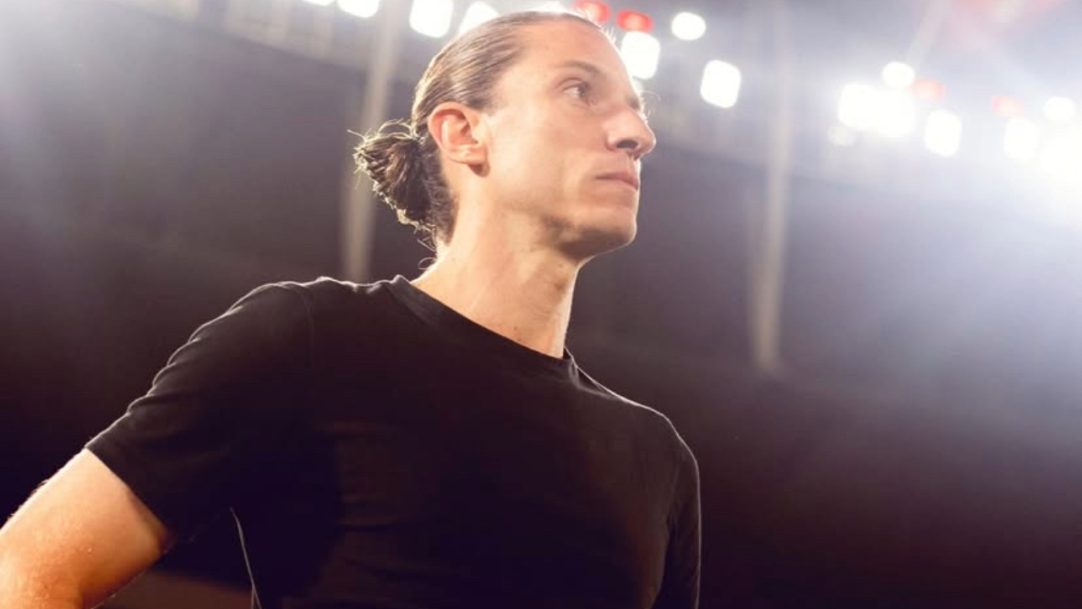 Filipe Luís comenta possível volta de Paquetá e exalta liderança do Flamengo no Brasileirão