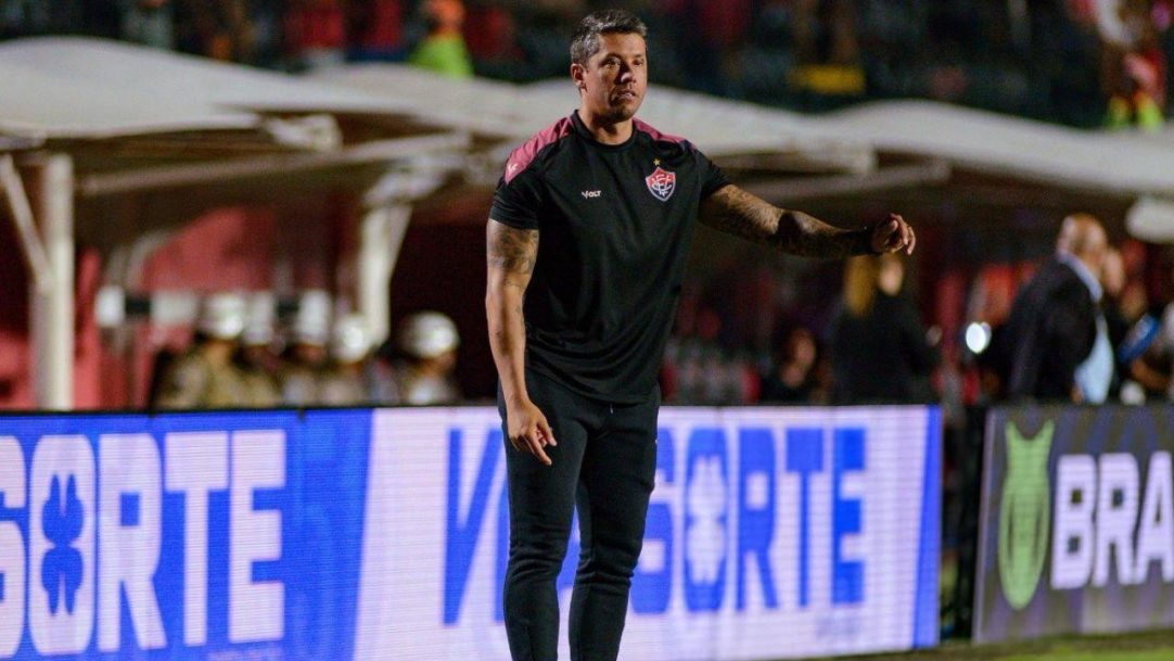 Thiago Carpini é demitido do Vitória
